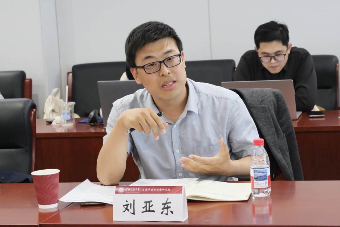 6.刘亚东副教授评议
